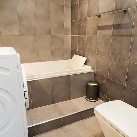 Confortable, 200m2 Apartman *
